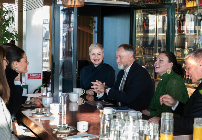 När Victoria och Daniel mötte Visita. Kronprinsessan Victoria och prins Daniel med Jonas Siljhammar och Anna Wallén från Visita, Scandic Hotels Sverigechef Peter Jangbratt och Ing-Marie Pagenkemper som är vd för Cirkus.