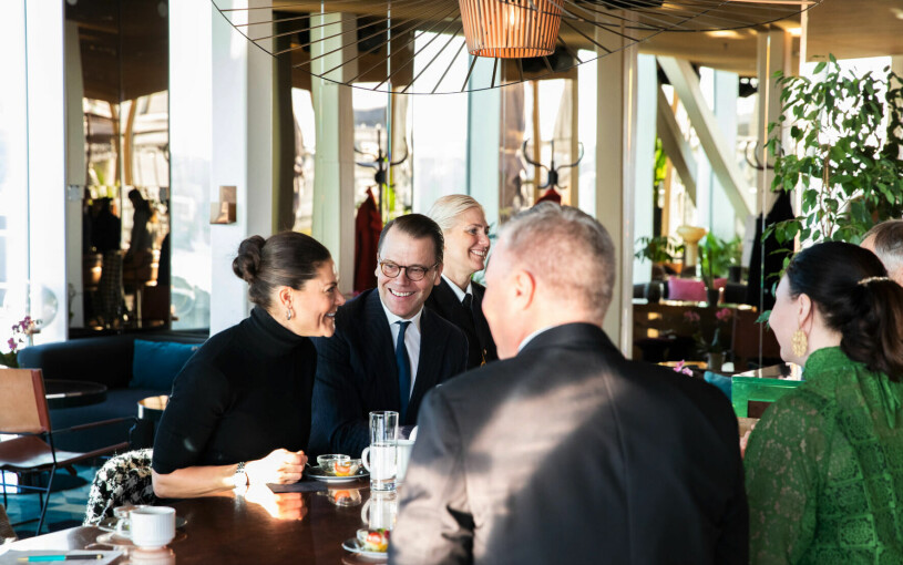 Dagens första uppdrag: Möte med Visita. Kronprinsessan Victoria och prins Daniel i möte med Visita på hotell Scandic Continental