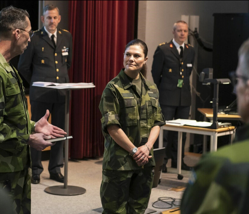 Kronprinsessan Victoria i uniform under en utbildning hos Försvarsmakten