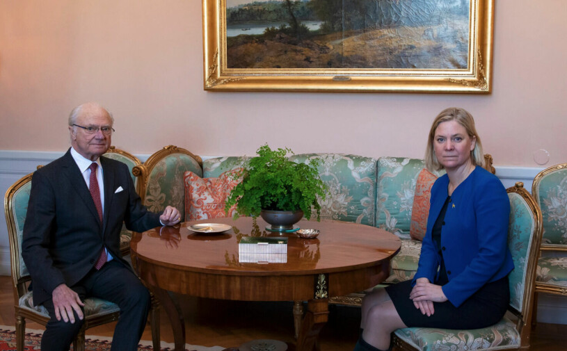 Kungen och statsministern under mötet på slottet i går. ”Fint att se hur statsministern och monarken samtalar i tider som dessa. Det ger bra signaler till medborgarna" skrev en av Kungahusets följare då.