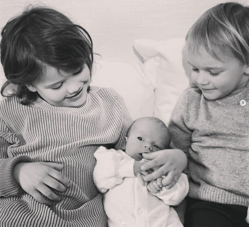 ”Livet har gett mig inte bara en utan fyra vackra prinsar” säger prinsessan Sofia. Prins Julian med sina syskon prins Alexander och prins Gabriel
