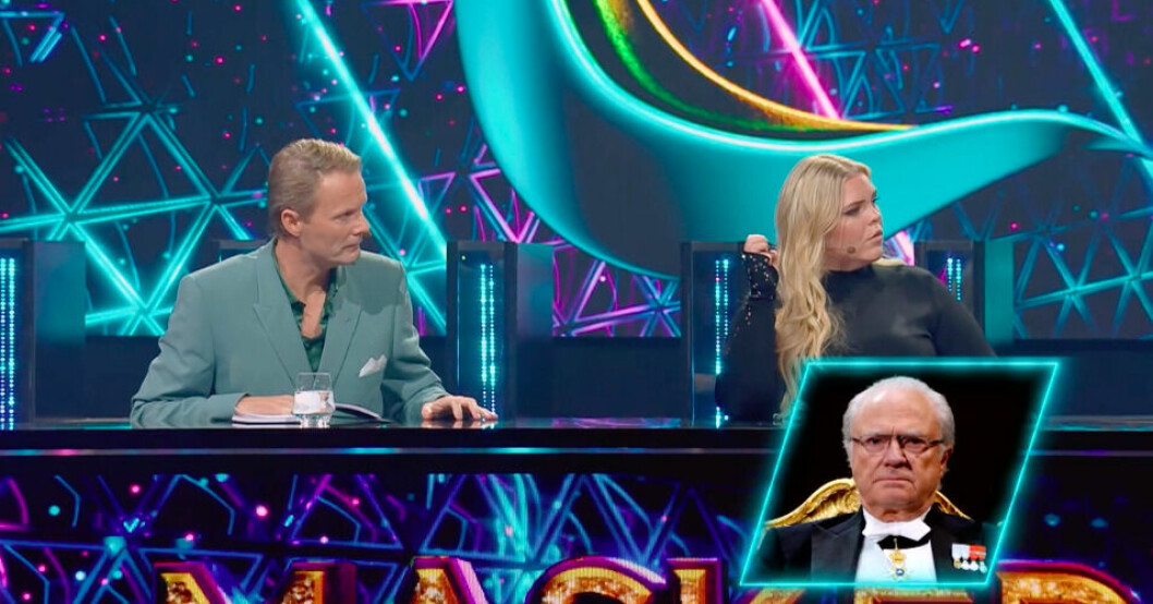 Felix Herngren underhåller tanken på att kungen gömmer sig bakom dräkten, men Måns Zelmerlöw är inne på ett annat spår. Felix Herngren och Johanna Nordström