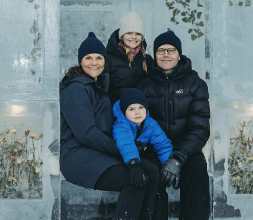 Hela Hagafamiljen på semester i den arktiska iskylan. Kronprinsessan Victoria och prins Daniel på Ishotellet med prinsessan Estelle och prins Oscar