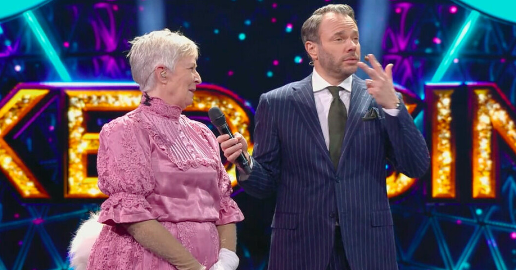 David Hellenius illustrerar hur det kan ha sett ut... Mona Sahlin och David Hellenius