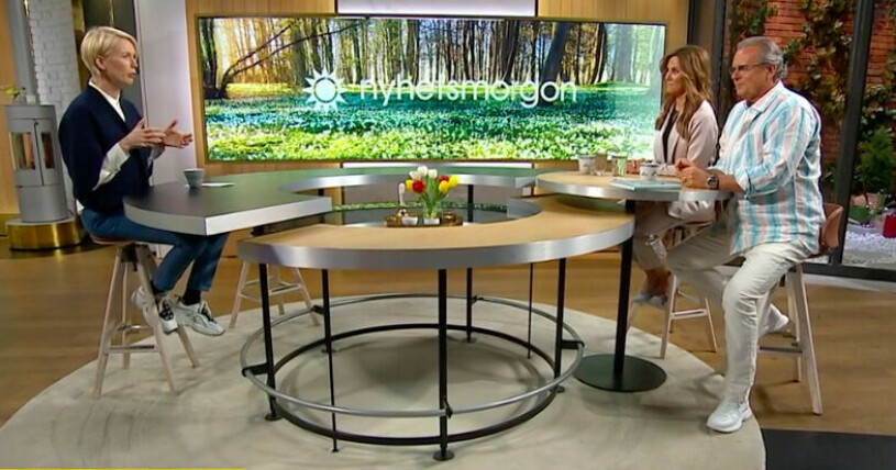 Steffo Törnquist klädd som ett "glasspaket" enligt kollegan Jenny Strömstedt. Jenny Strömstedt, Sofia Geite och Steffo Törnquist