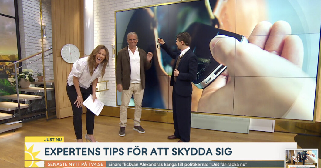 Kollegan Sofia Geite viker sig av skratt!