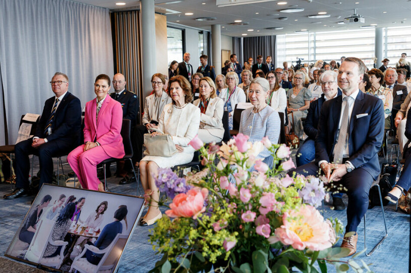 Drottningen och Victoria på plats för att diskutera Den demensvänliga staden. Kronprinsessan Victoria och drottning Silvia i Helsingborg, under seminariet Den demensvänliga staden