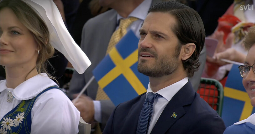 Prins Carl Philip såg både stolt och förvirrad ut.