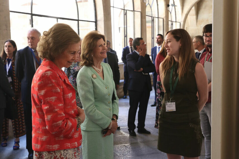 Drottning Silvia och drottning Sofia av Spanien vid Global Summit Neuro 2020/2022 i Salamanca