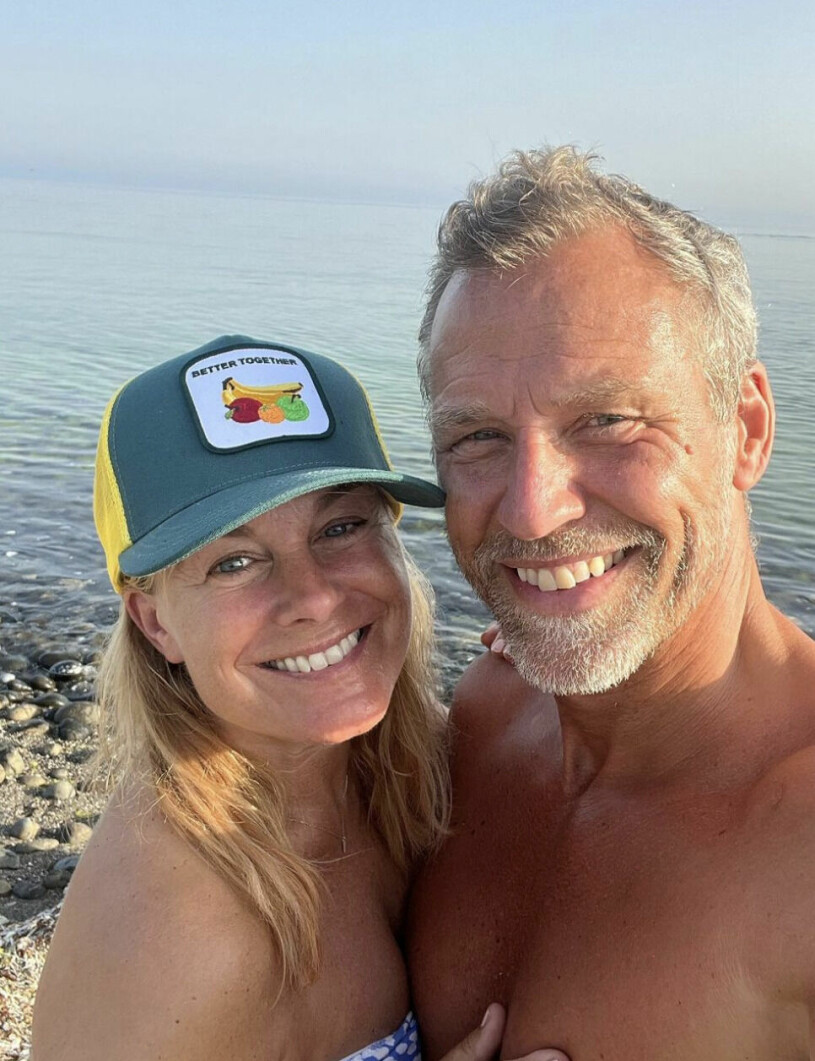 Turturduvorna fick flytta. Pernilla Wahlgren och Christian Bauer på Marbella