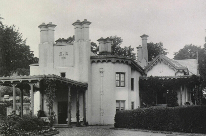 Adelaide Cottage är också ett hus med ett förflutet. Det var här som prinsessan Margarets förbjudna kärlek Peter Townsend bodde på 1940-talet, tillsammans med sin fru Rosemary. Kates och Williams nya hem Adelaide Cottage