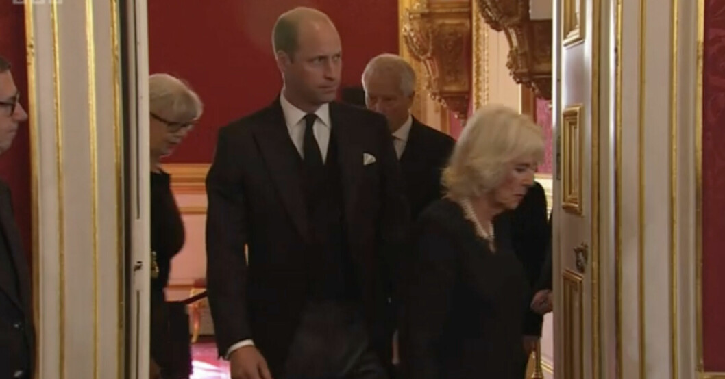 Prins William och drottninggemål Camilla anländer.