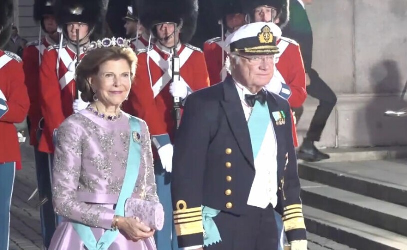 Kungen och Silvia sörjer Elizabeth, men tog sig samman och dök upp trots allt.