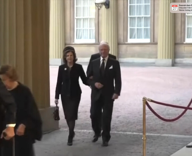 Kungaparet på väg till kung Charles och drottning Camillas jättemottagning. Kungen och drottning Silvia på kung Charles mottagning på Buckingham Palace