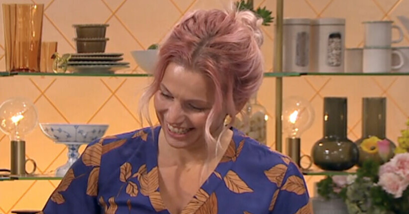 Tina "Mat-Tina" Nordström rockar rosa hår i Nyhetsmorgon! Tina "Mat-Tina" Nordström i Nyhetsmorgon