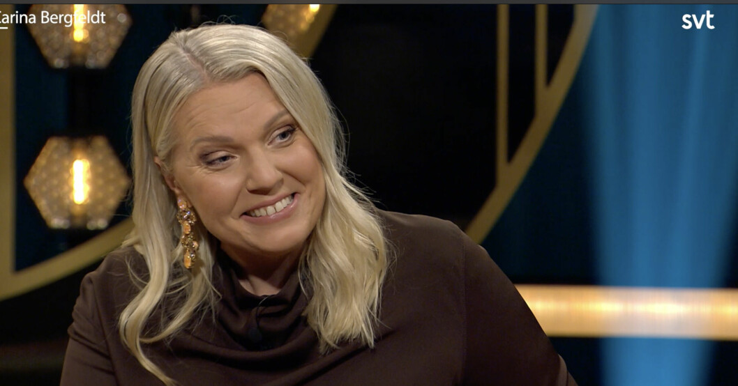 Carina Bergfeldt blir märkbart rörd över Nils van der Poels ord. Carina Bergfeldt