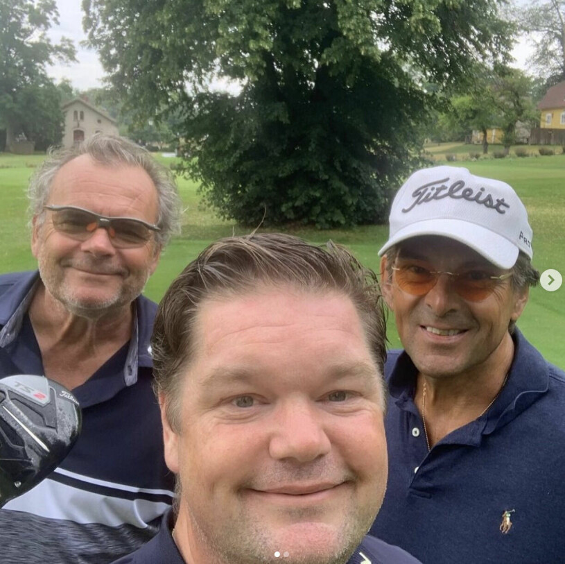 Steffo och Niklas delar många hobbys, och inte sällan möts de ute på golfbanan. Steffo Törnquist spelar golf med Niklas Strömstedt