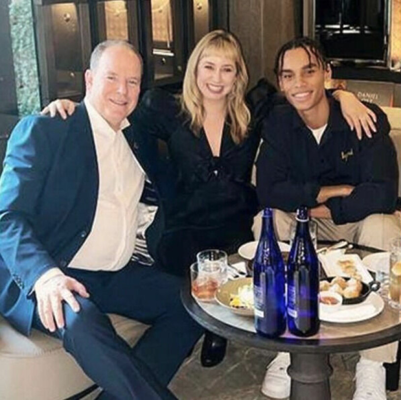 Alexandre och Jazmin med pappa Albert i New York i förra veckan. Furst Albert med sina utomäktenskapliga barn Jazmin Grimaldi och Alexandre Grimaldi-Coste