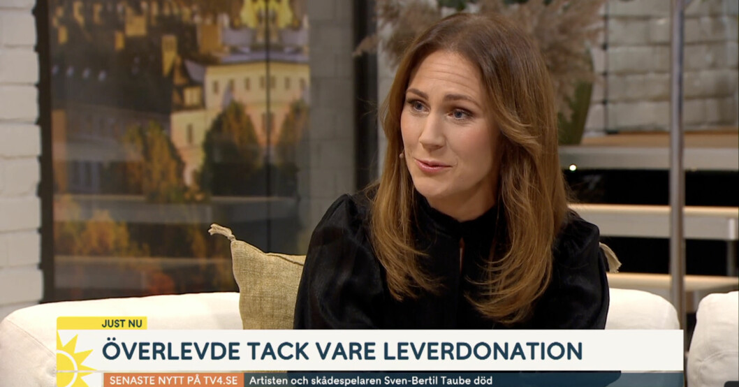 Maria Forsblom har svårt att hålla känslorna i styr när Fredric Fohlin berättar om svåra sjukdomstiden. Maria Forsblom