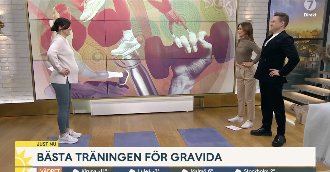 Att spänna rumpan stående som en gravid är svårt, märker programledarna. Susanna Kallur, Maria Forsblom och Anders Pihlblad