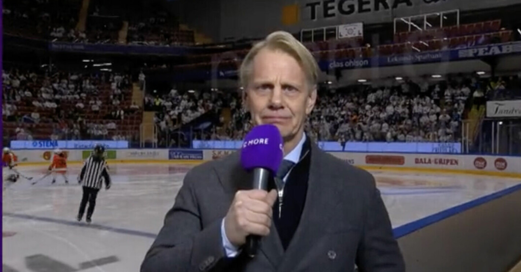 Niklas Wikegård hade svårt att hålla tillbaka känslorna i C More efter Börje Salmings bortgång. Niklas Wikegård