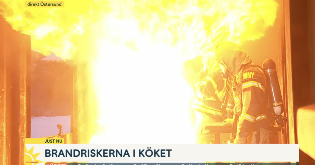 Marcus Noterius sköljs över av lågorna och går för en kort sekund upp i rök.