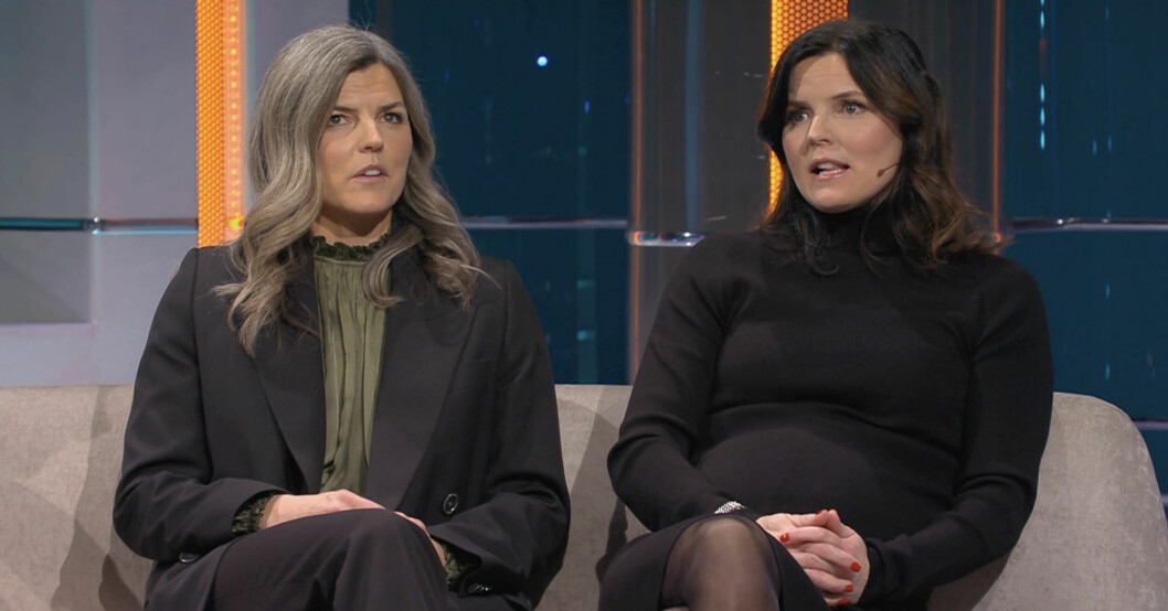 Jenny och Susanna Kallur i soffan hos Hellenius Hörna