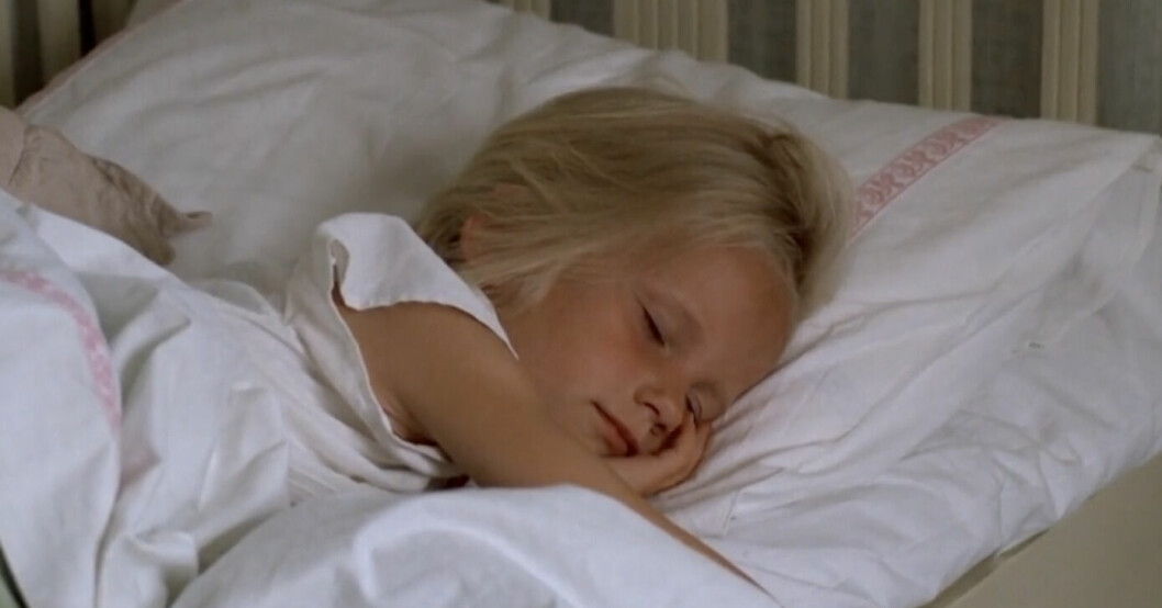 Lotta låtsas-sover i filmen... Foto: Skärmdump TV4
