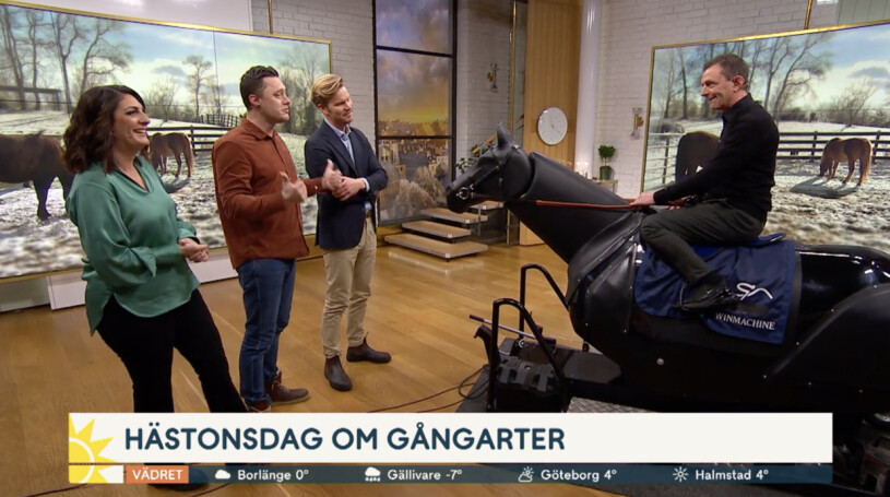 Soraya och Martin såg taggade ut på att testa. Soraya Lavasani, Per Skoglund och Martin Järborg i Nyhetsmorgon-studion och ska testa en galoppsimulator