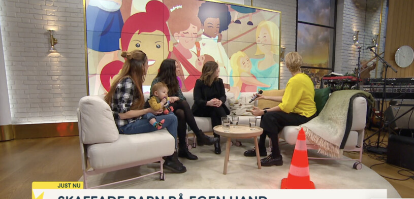 En busig liten kille snodde all fokus! Jenny Strömstedt intervjuar i Nyhetsmorgon