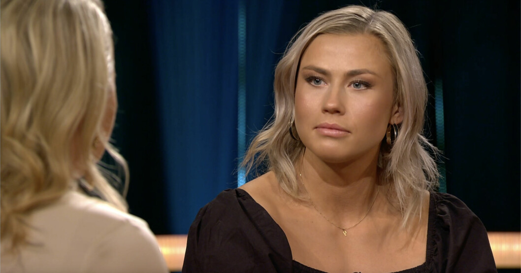 Bianca Salming berättar att pappa Börje Salming brukade skriva ned sina ord i ett block. Bianca Salming i Carina Bergfeldt i SVT