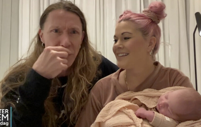 Martins ord gick rakt in i hjärtat. Martin "E-Type" Erikson och Melinda Jacobs i Efter fem, Melinda tittar på E-Type och ler.