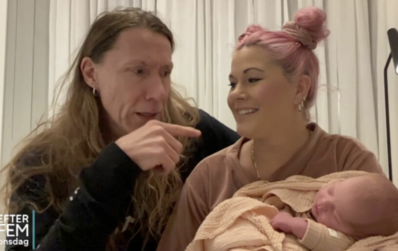 Ett nytt kapitel har börjat för paret! Martin "E-Type" Erikson och Melinda Jacobs i Efter fem, Melinda tittar på E-Type och ler.