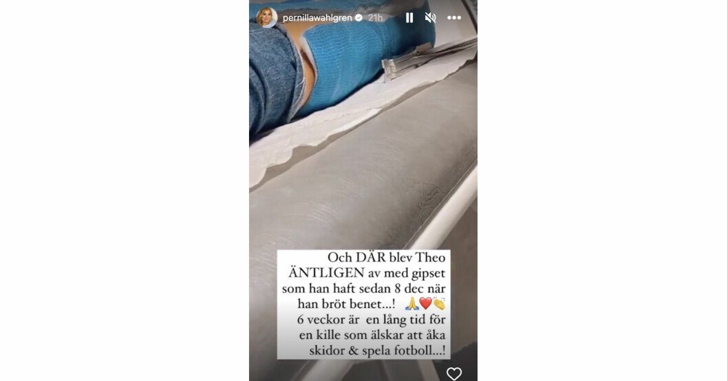 Efter sex veckor slipper Theo äntligen gipset! Pernilla Wahlgrens son Theo Wahlgren får ta av gipset efter sex veckor
