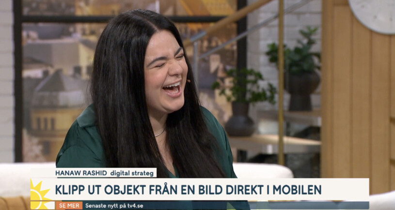 Gästen kan inte hålla masken! Hanaw Rashid, digital strateg är gäst i Nyhetsmorgon och skrattar högt åt Jenny Strömstedts upptåg