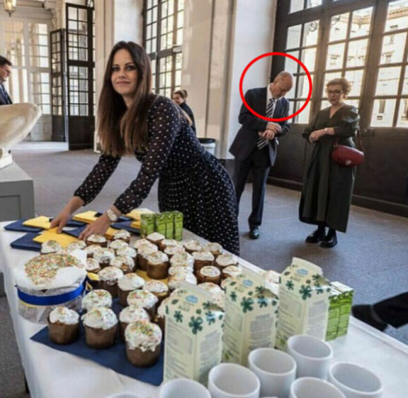 Prinsessan Sofia har under året teamat ihop sig med sin pappa Erik (inringad). Hon har representerat Kungahuset vid de ukrainska gudstjänsterna i Slottskyrkan – och han har varit funktionär. Prinsessan Sofia och hennes pappa Erik Hellqvist vid en ukrainsk gudstjänst i Slottskyrkan 2022