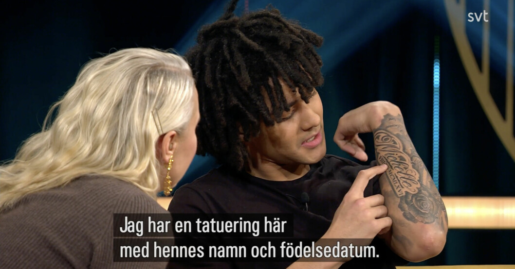 Elliot visar den fantastiskt fina kärlekshyllningen till mamma Michelle.