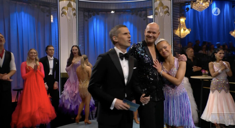 Notera Tone i bakgrunden – hon tror inte sina öron. Green room i Let's Dance, när Johan Jureskog får sina poäng