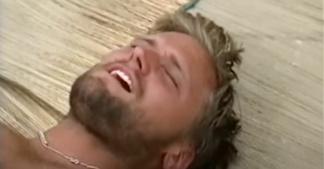 Martin Melin får massage i Robinson 1997. Martin Melin får penismassage i Robinson