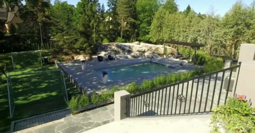 Foto: Skärmdump Discovery+/Kanal 5 Poolen vid Charlotte Perrellis och Anders Jensens hus