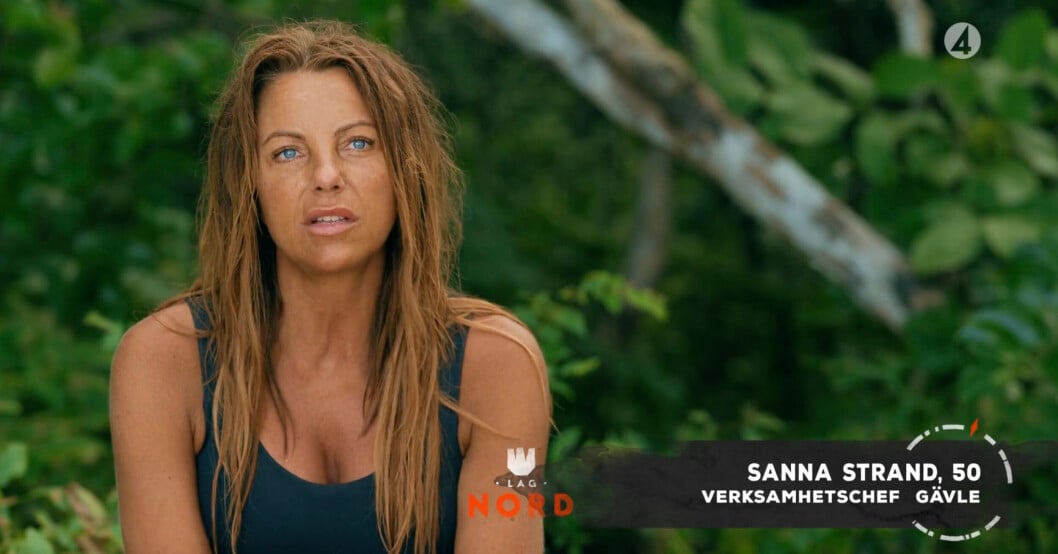 Sanna Strand blir arg på stranden och väljer att ta rikta sin frustration mot programledaren Anders Lundin. Sanna Strand