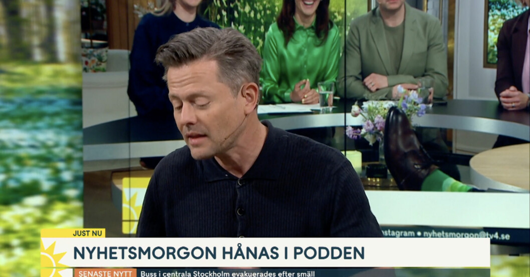 Fredrik Wikingsson tycker Nyhetsmorgon kan göras bättre – och att programledarna inte bara kan prata om vilka färger på strumporna de har på sig. Fredrik Wikingsson