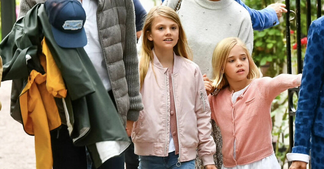 De ser till att hänga när de väl ses. Foto: TT Estelle och Leonore