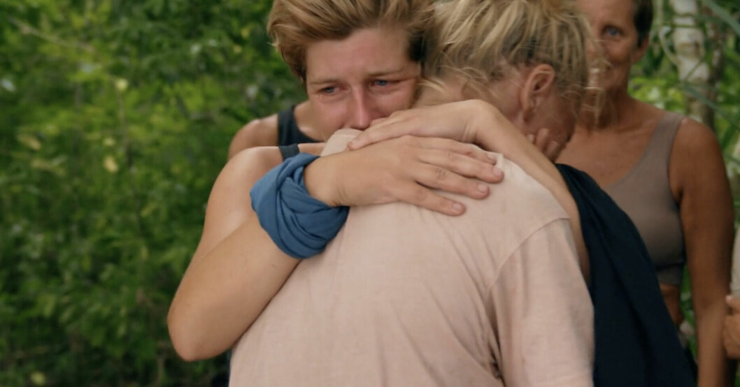 Oscar gav bort sina telefonsamtal till Elin och Sophie. Foto: TV4 Elin och Sophie