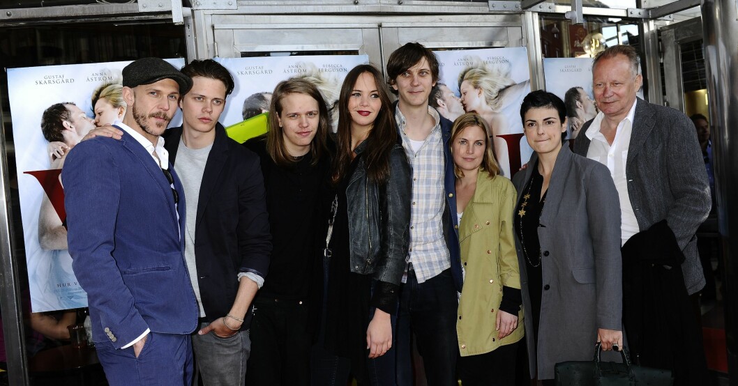 Nästan hela familjen Skarsgård samlad på premiär.