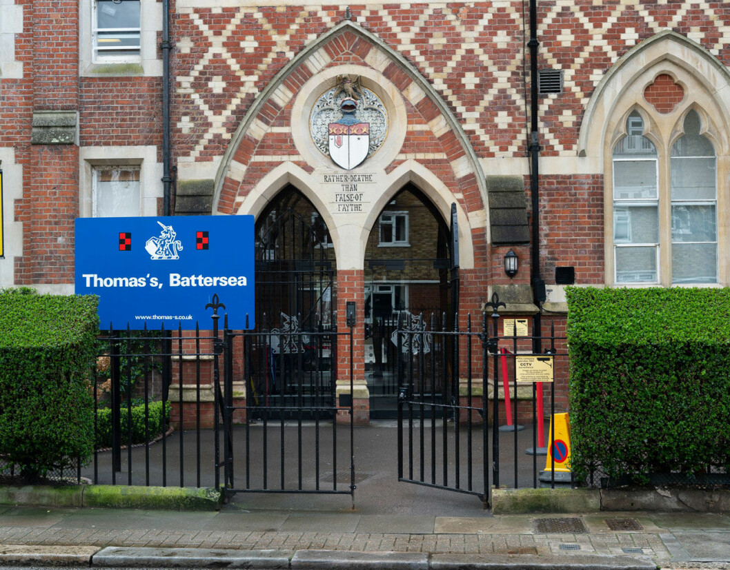 Det är här på Thomas’s Battersea School i sydvästra London som Charlotte och George tillbringar sina skoldagar. Prins Georges och prinsessan Charlottes skola Thomas's Battersea School i sydvästra London.