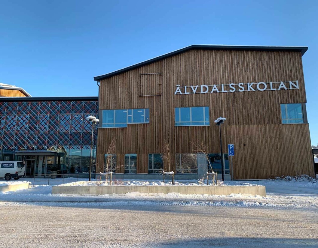Den nya Älvdalsskolan med rörelserum, miniaula – och ytterskoförbud. Här ska det gå 450 elever från nollan till nian. Prinsessan Sofia invigde Älvdalsskolan.