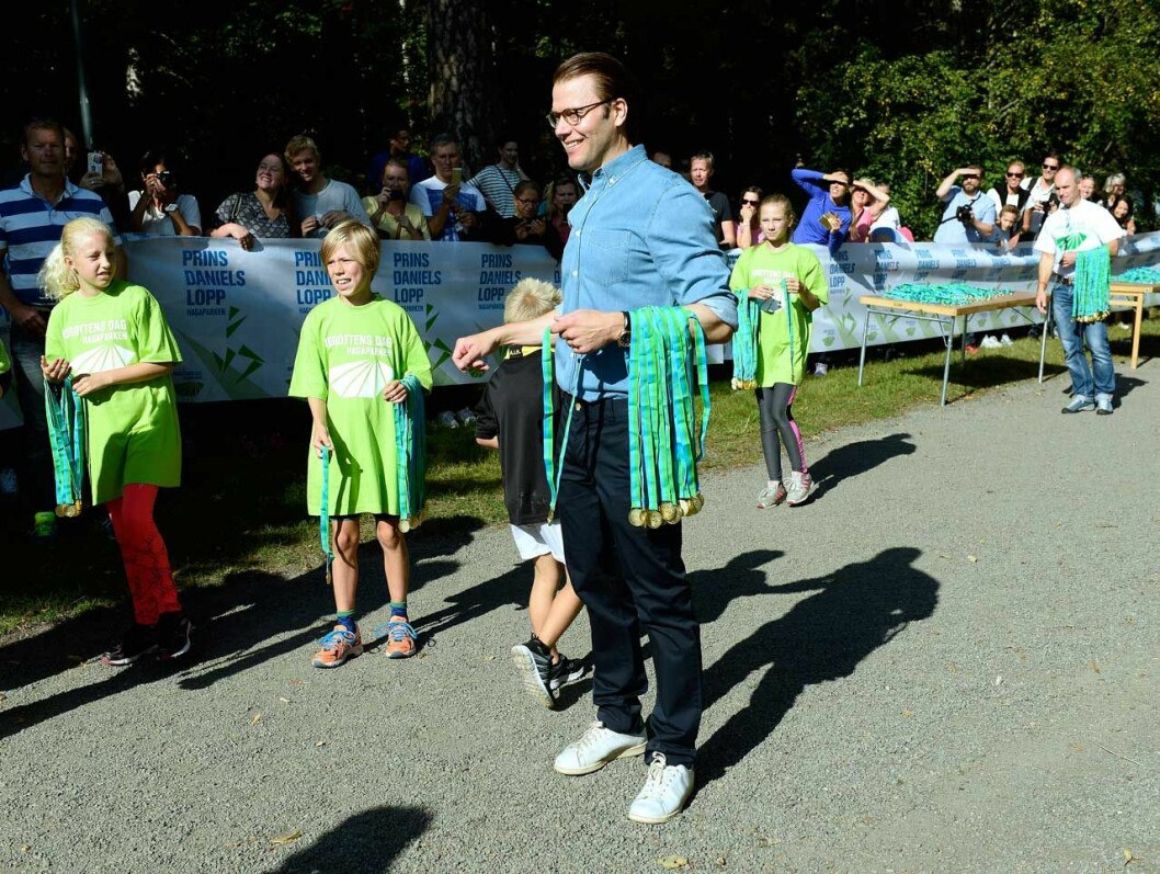 Prins Daniel har också ett par Stan Smiths i sin kungliga garderob. Prins Daniel i Stan Smiths