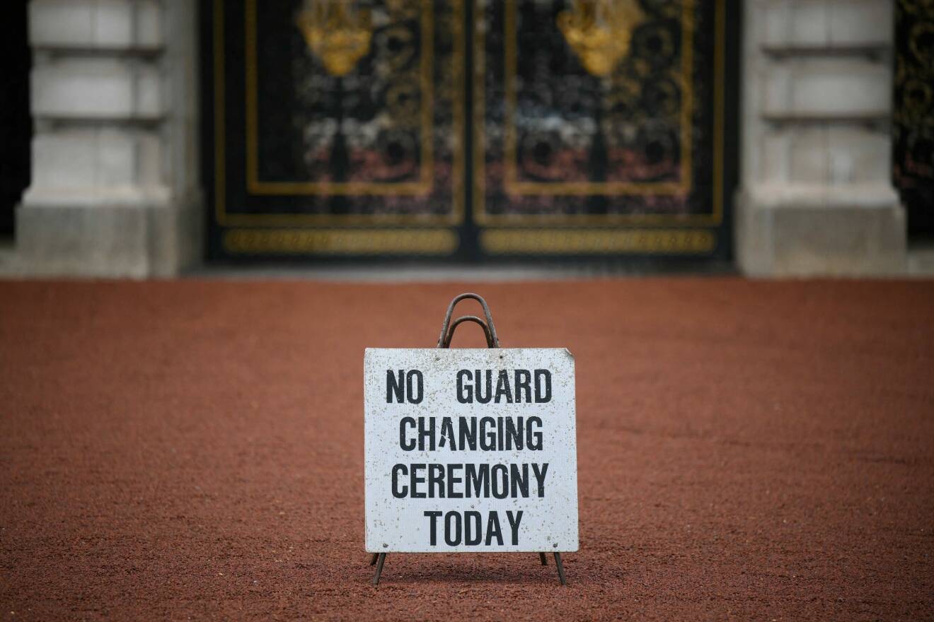 Skylt vid Buckingham Palace