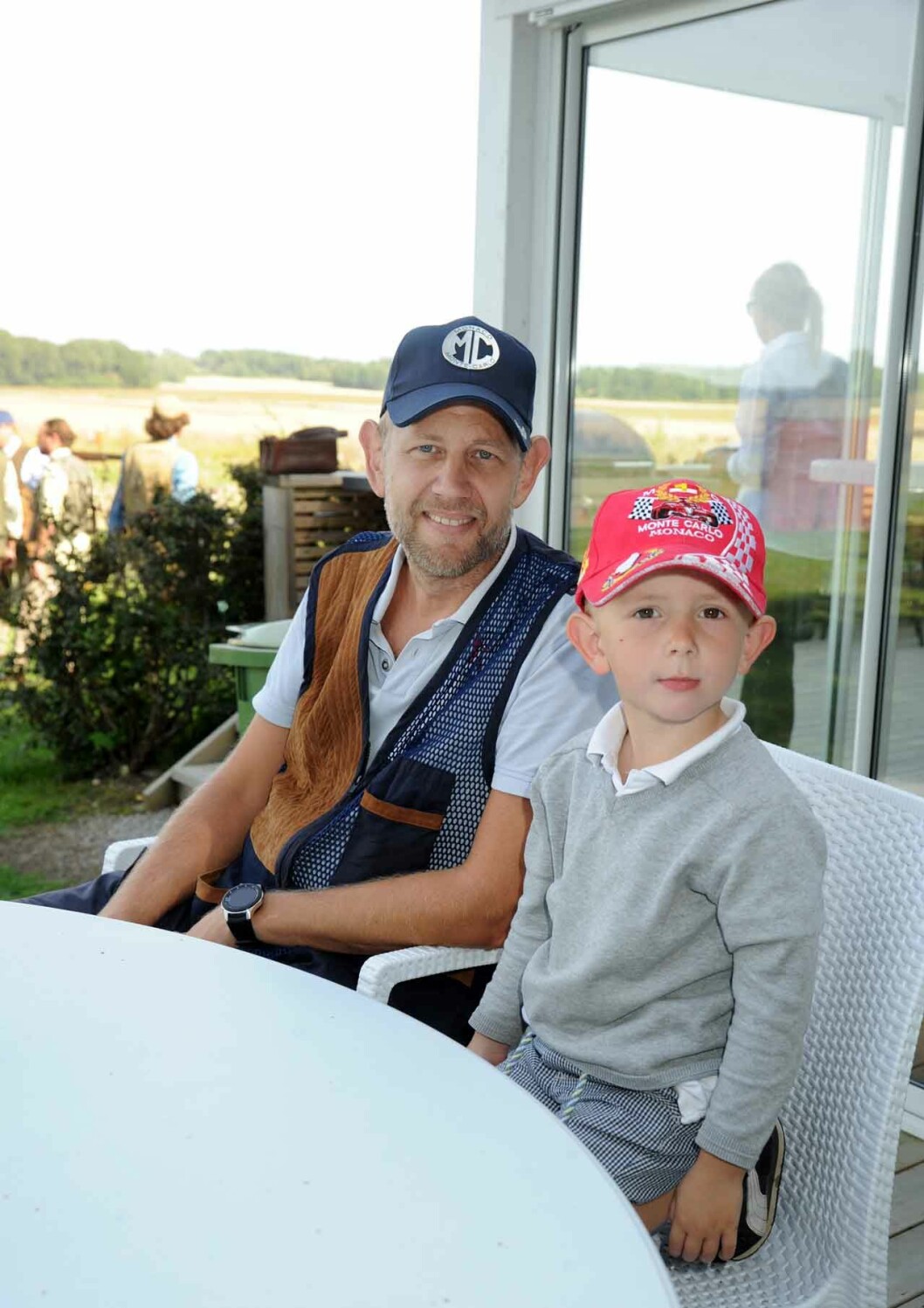 Sådan far sådan son! Charles hängde med pappa Carl de Geer. Sådan far sådan son! Charles hängde med pappa Carl de Geer.